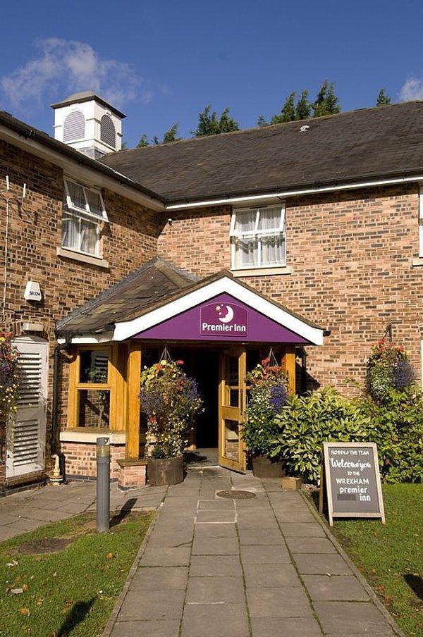 Premier Inn Wrexham North Esterno foto